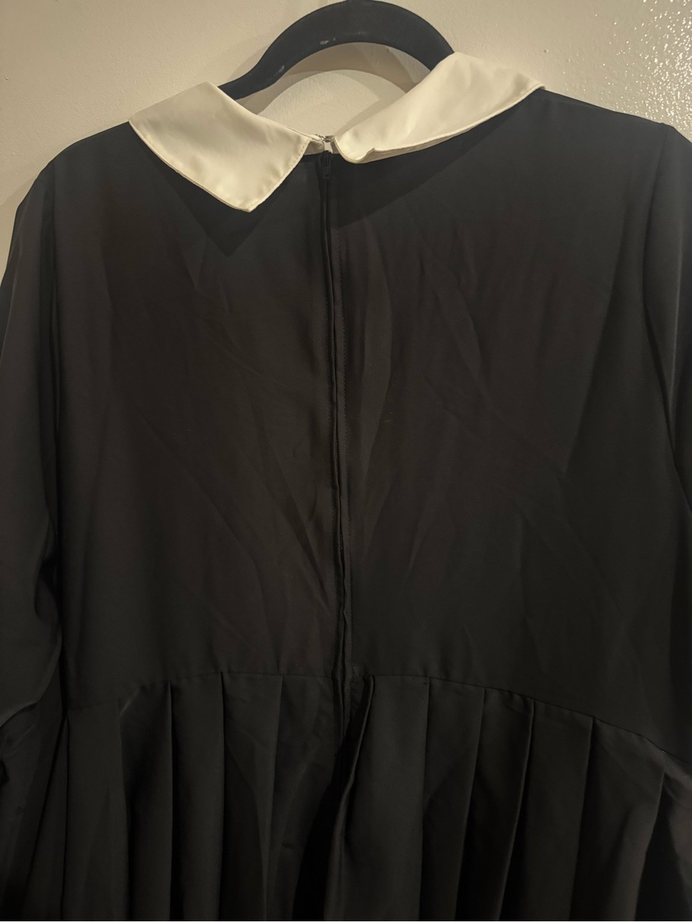 Unique Vintage Black Dress with White Peter Pan Collar and Cuffs - Picture 6 of 6